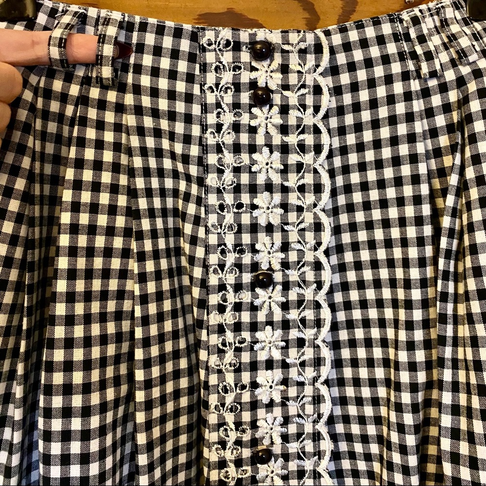 VINTAGE Gingham Circle Skirt! 🖤🤍 - Picture 5 of 8